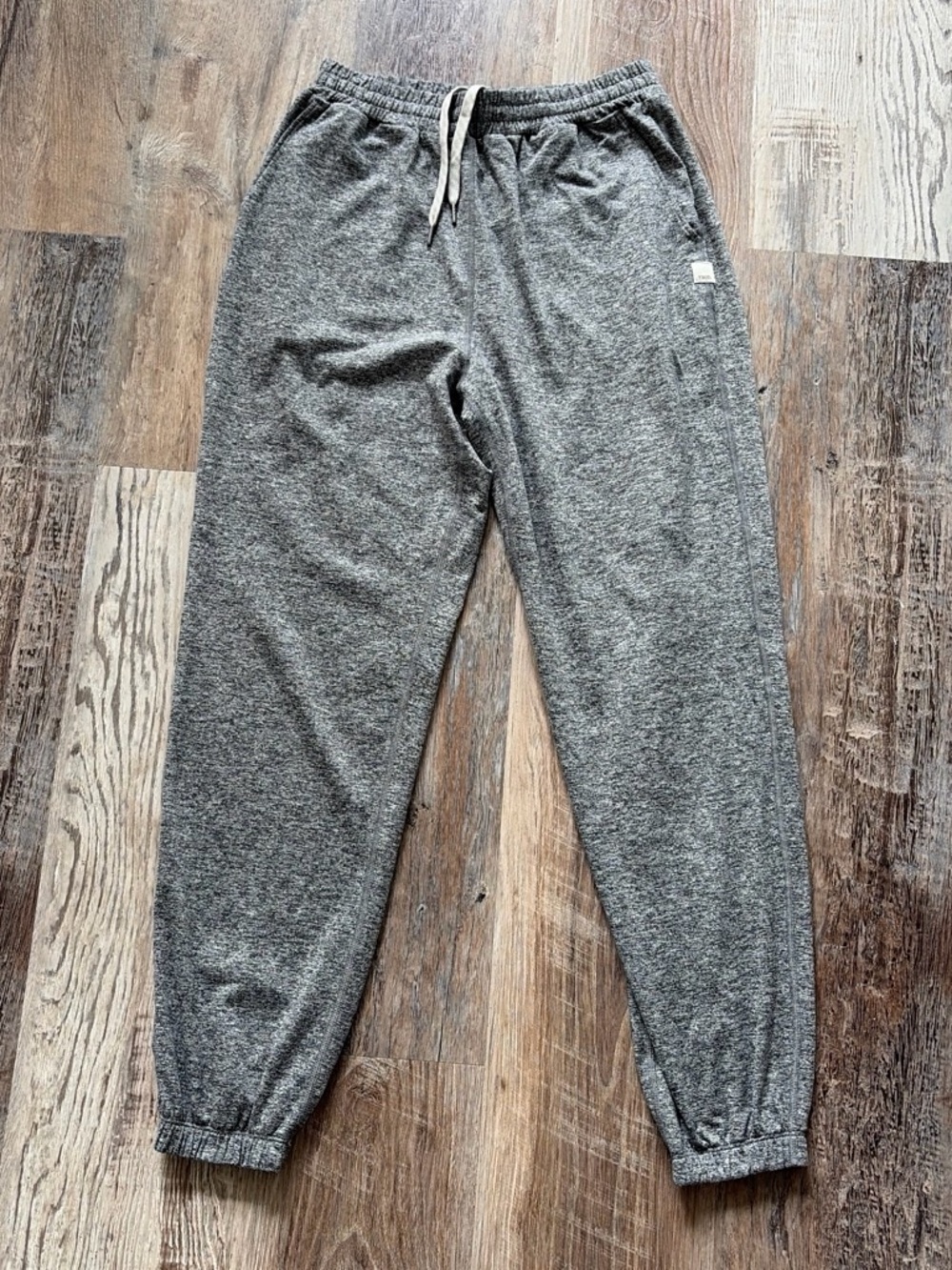 Vuori Boyfriend Jogger Sweatpants 
Grey Gray Heather size XS - extra small
